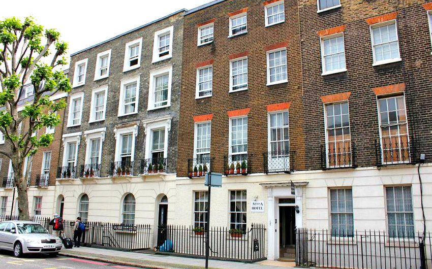 Exterior of Arriva Hotel