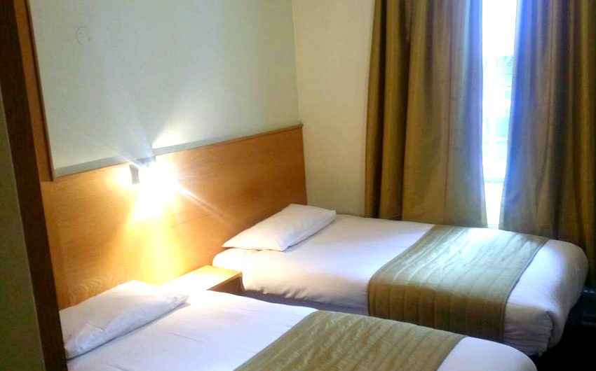 Twin room at Arriva Hotel